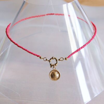 Perlenkette mit rundem Schloss und Muschelanhänger – leuchtendes Pink/Gold