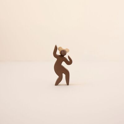 Hölzerne Puppe. Figur & Geschichte über Frauen.Tanzen