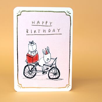 Carte de vélo de lapin d'anniversaire d'or