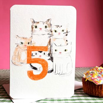 Carte d'anniversaire de cinq chats aujourd'hui