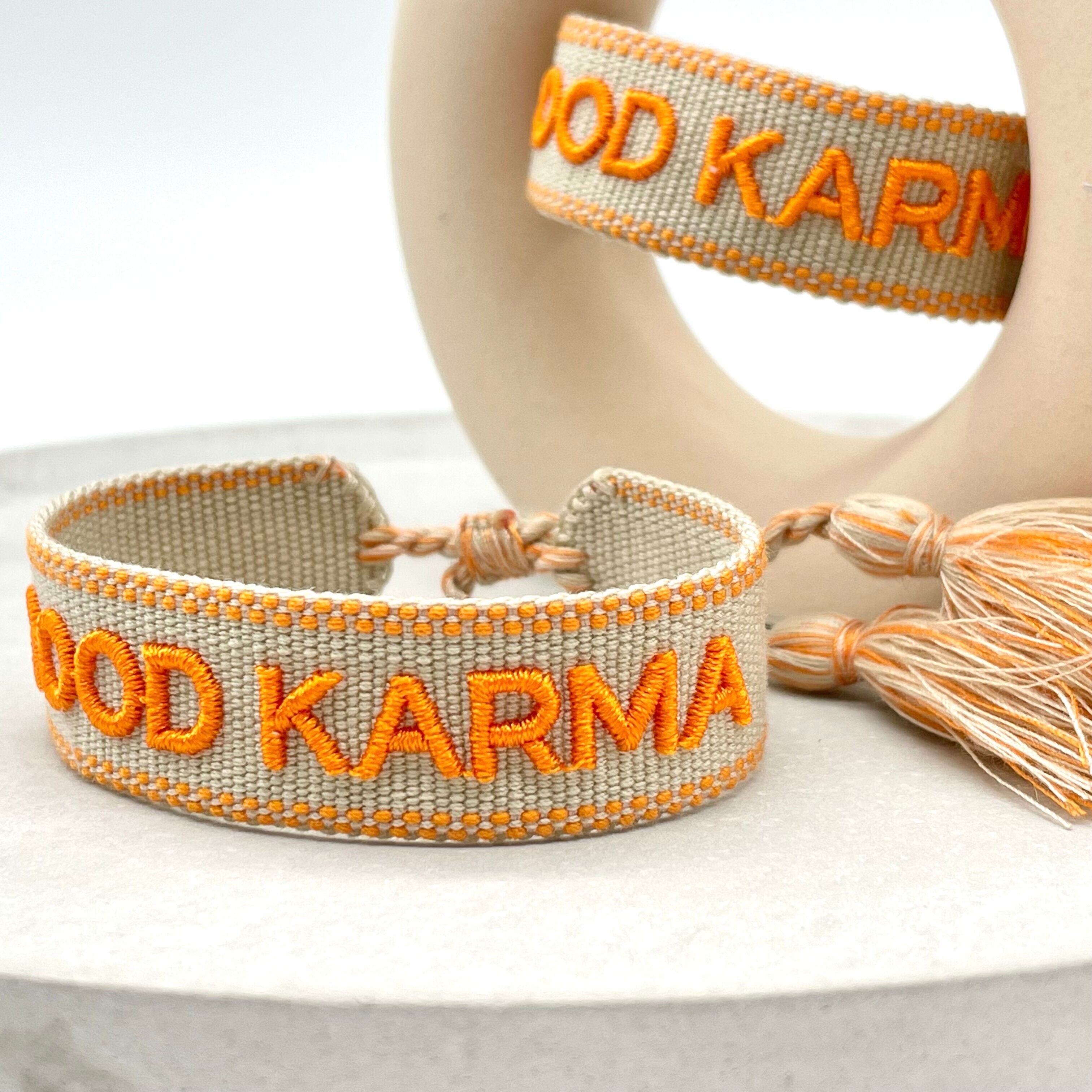 Bracciale di dichiarazione GOOD KARMA intrecciato, beige arancione ricamato