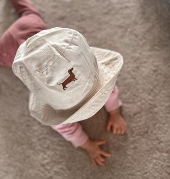 Chapeau de pêche avec broderie teckel 2