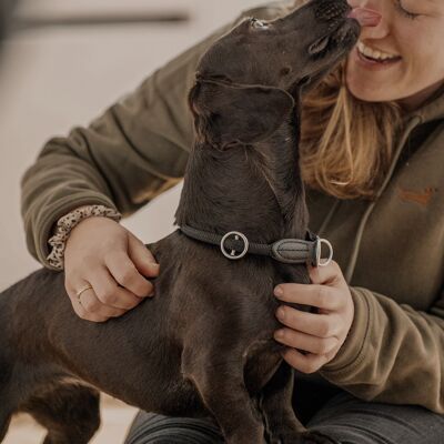 Sudadera con capucha y bordado de perro salchicha