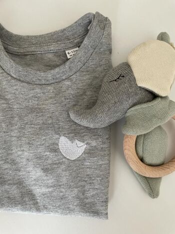 T-shirt enfant avec broderie coeur 1