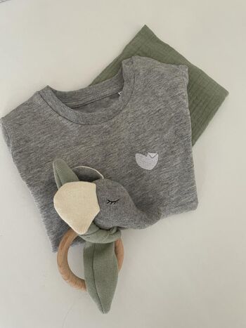 T-shirt enfant avec broderie coeur 2