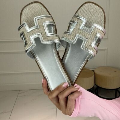 SANDALIAS DE DISEÑADOR DE PIEL SINTÉTICA PLATEADA CON TIRAS (PACK DE 12 PARES, TALLAS 3-8 DEL REINO UNIDO)