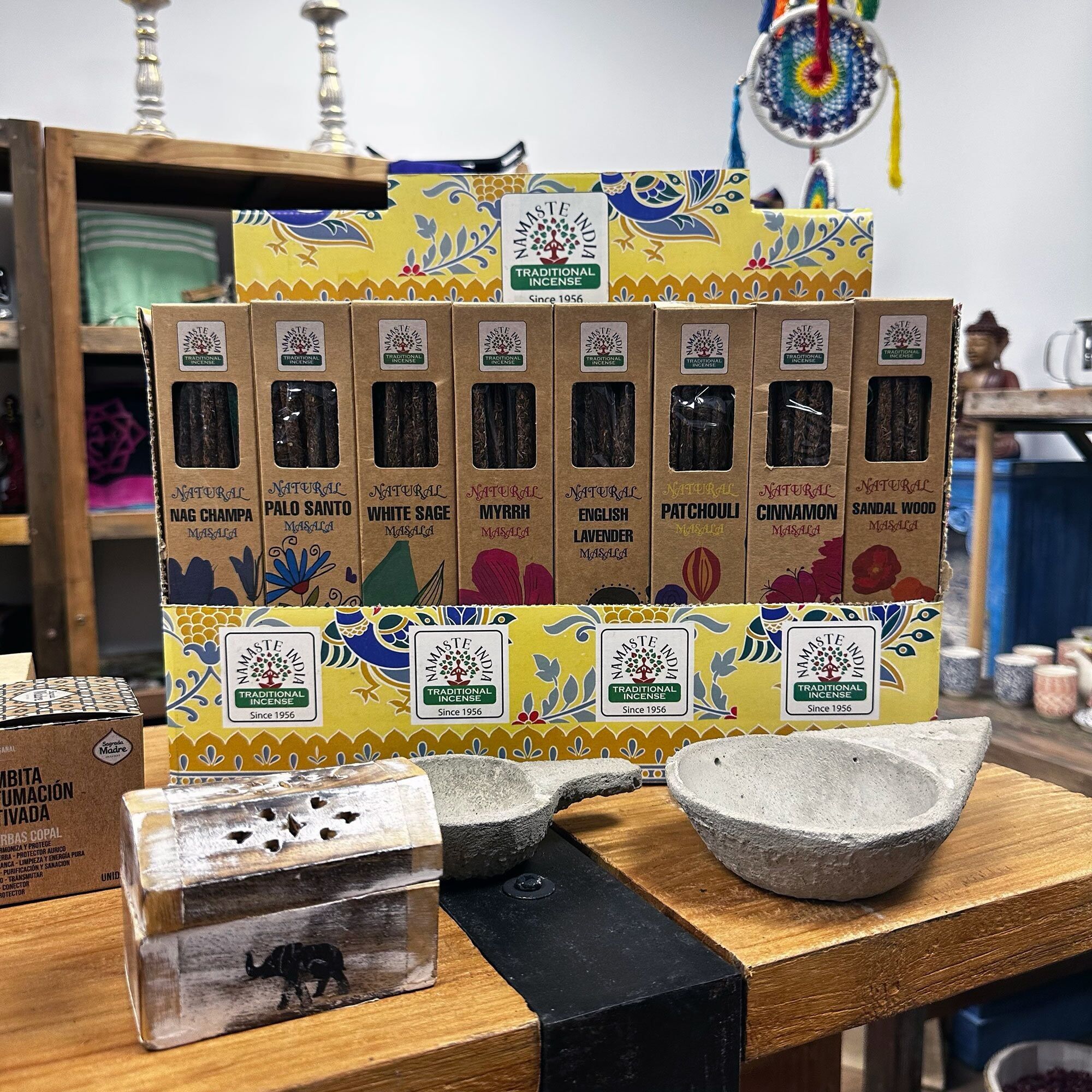 NBoti-ST - Natürliches botanisches Masala-Räucherstäbchen-Display (6 x 8 Duftstoffe) - Verkauft in 48 Stück pro Umkarton