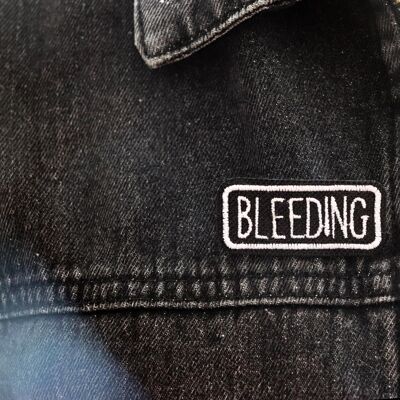 "Bleeding" bestickte Brosche
