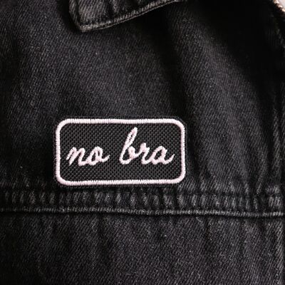 broche brodée "no bra"