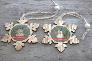 XWD-11 - Pack de 2 décorations artisanales de Noël en bois - Flocon de neige et bonhomme de neige - Vendu en 6x unité/s par extérieur 2