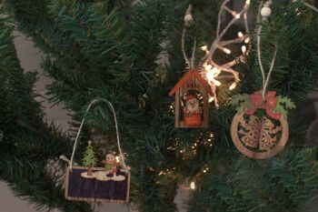 XWD-09 - Pack de 2 décorations artisanales de Noël en bois - Bonhomme de neige et arbre - Vendu en 6x unité/s par extérieur 2