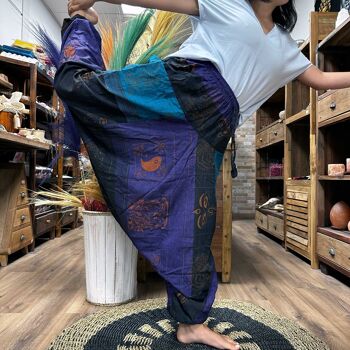YFP-05 - Pantalons de yoga et de festival - Aladdin Himalayan Print on Purple - Vendu en 1x unité/s par extérieur 1