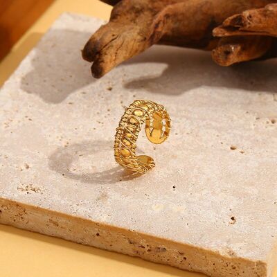 Bague dorée ajustable avec multi ligne tournée