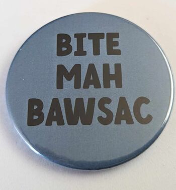 Badge bouton sur le thème écossais de 58 mm Bite Mah Bawsac | épingle | drôle 1