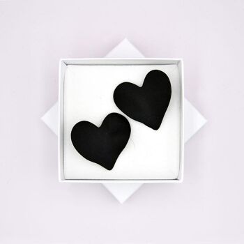 Boucles d'oreilles en porcelaine mate coeur noir 1