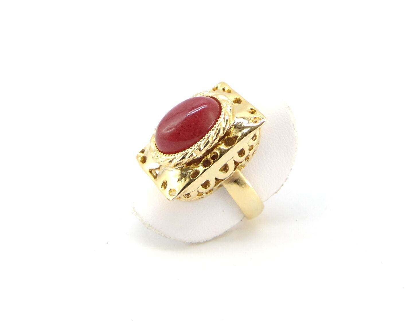 RING WITH NATURAL STONES