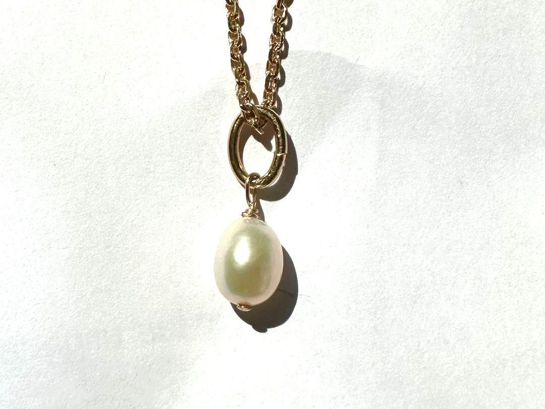 CIONDOLO PICCOLO PERLA D'ACQUA DOLCE BAROCCA BIANCA