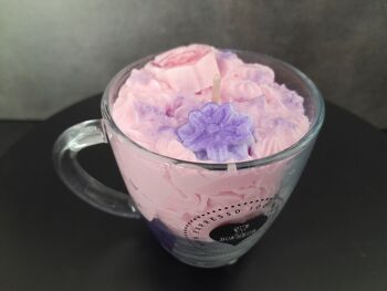 Bougie chantilly parfumée à la rose-violette 3