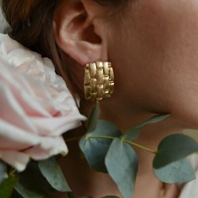 Opulent padded golden brass earrings in fine gold