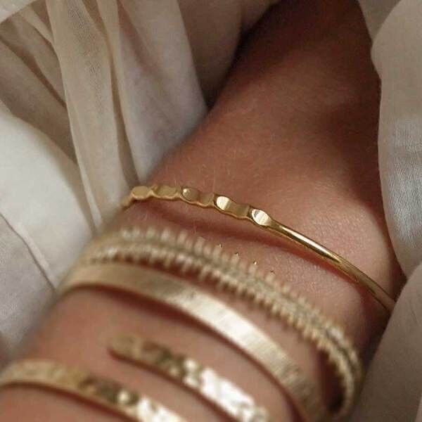 Bracciale ondulato in ottone dorato con oro fino