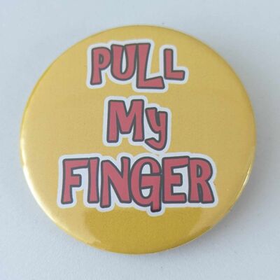 Insignia de botón divertida de 58 mm Pull My Finger | alfiler