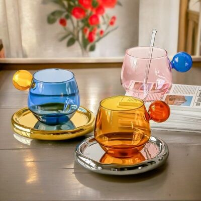 Taza de té y café de vidrio de color contrastante