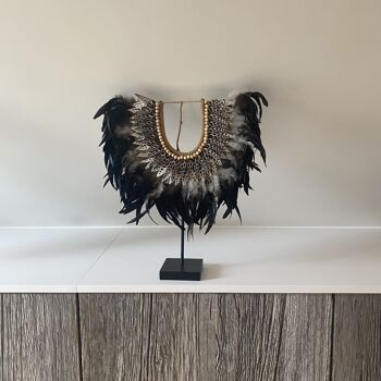 Collier noir en plumes et coquillages noirs 40x10x45 cm papua 2