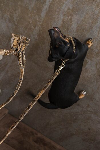The Dog Musthaves Designer Bag - Beloningstasje voor hondenkoekjes en poepzakdispenser - Slangenprint suède 5