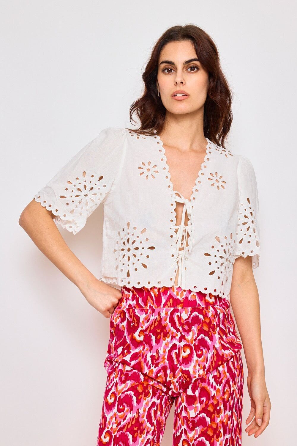 Blouse ample en broderie anglaise avec liens à nouer 3081