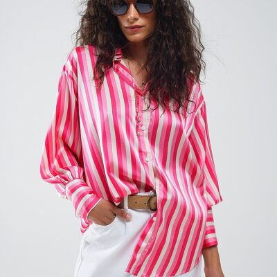 Camicia in raso a righe verticali in rosa con chiusura a bottoni