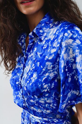 Robe chemise courte fluide à manches ange en imprimé abstrait bleu 5