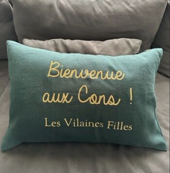 Coussin (housse + garnissage) en Lin print paillettes "Bienvenue aux cons" 1