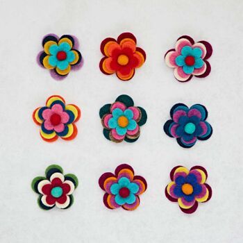 Broche à quatre fleurs en feutre 3