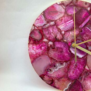 Writings on the Wall Horloge ronde en agate rose avec feuilles, élégante et récente, faite à la main, mécanisme à quartz, or, 38,1 cm, support mural, ronde 4