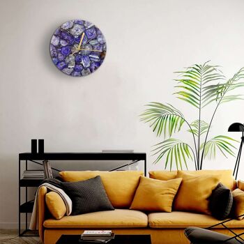 Writings on the Wall Horloge ronde en agate violette avec feuilles, élégante et récente, faite à la main, mécanisme à quartz, or, 43,2 cm, support mural, ronde 1