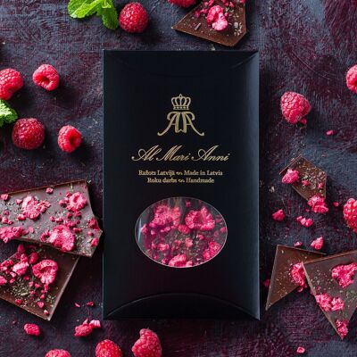 Tavoletta di cioccolato fondente con lamponi liofilizzati e foglie di menta essiccata