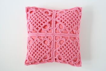 Coussin rose au crochet - S 3