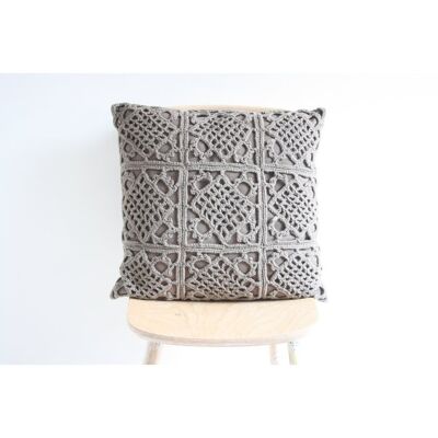 Coussin crochet taupe - L