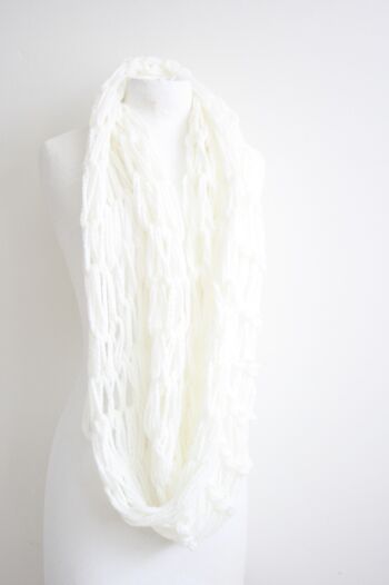 Echarpe infini en laine blanche - laine 2