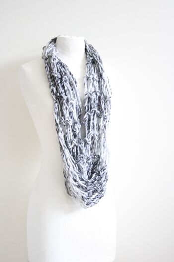 Foulard infini noir et blanc - laine 2