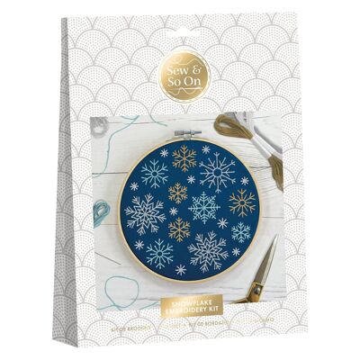 Kit de manualidades para bordado Sew & So On, copos de nieve navideños, incluye todos los accesorios necesarios para manualidades, kits de manualidades ideales para adultos y niños mayores, es un excelente regalo artístico para manualidades, uso para decoración navideña del hogar