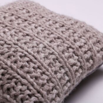 Coussin décoratif en laine tricoté à la main, couleur sable 3