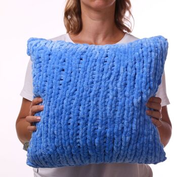 Coussin décoratif bleu en tricot à la main 2