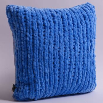 Coussin décoratif bleu en tricot à la main 4