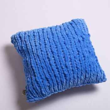 Coussin décoratif bleu en tricot à la main 5