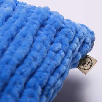 Coussin décoratif bleu en tricot à la main 7