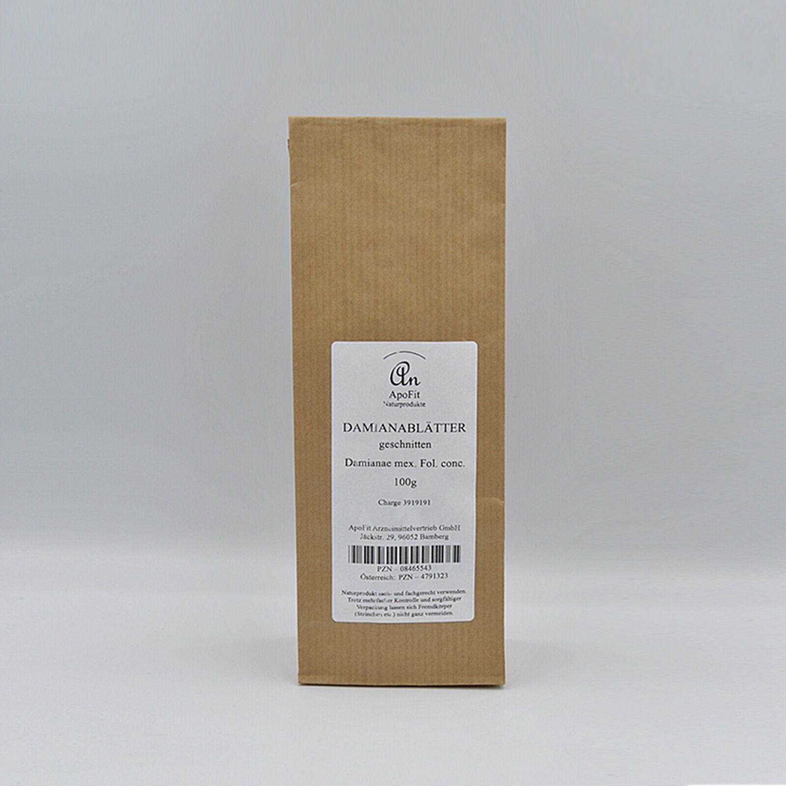 Cortar hojas de damiana.