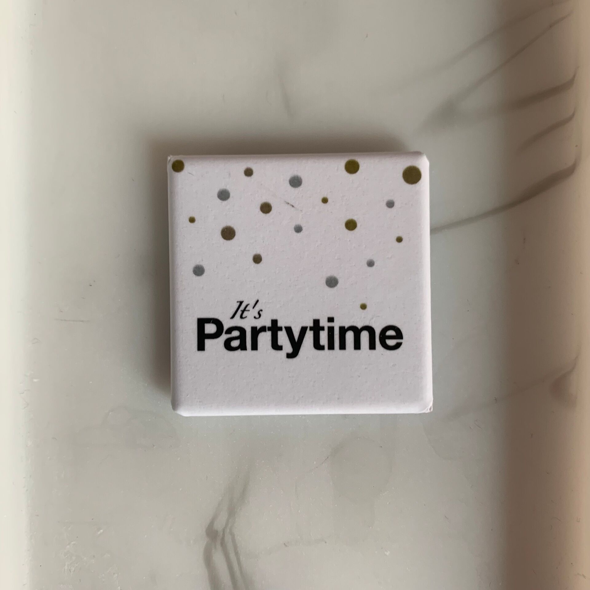 Magnet pin "It's Partytime"