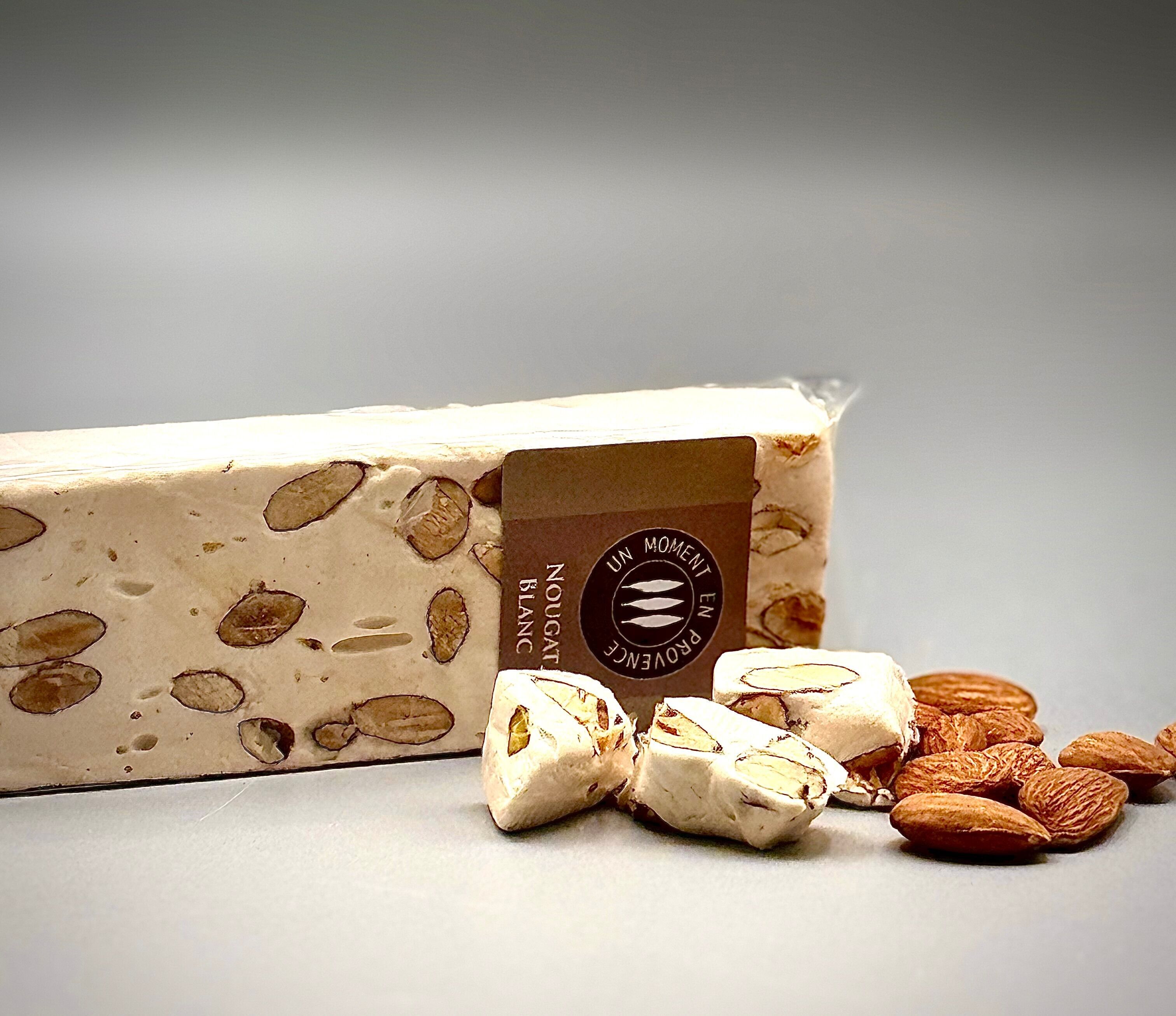 Torrone Bianco Tenero 100g: Una Delizia Provenzale in ogni Morso 🍯🌰