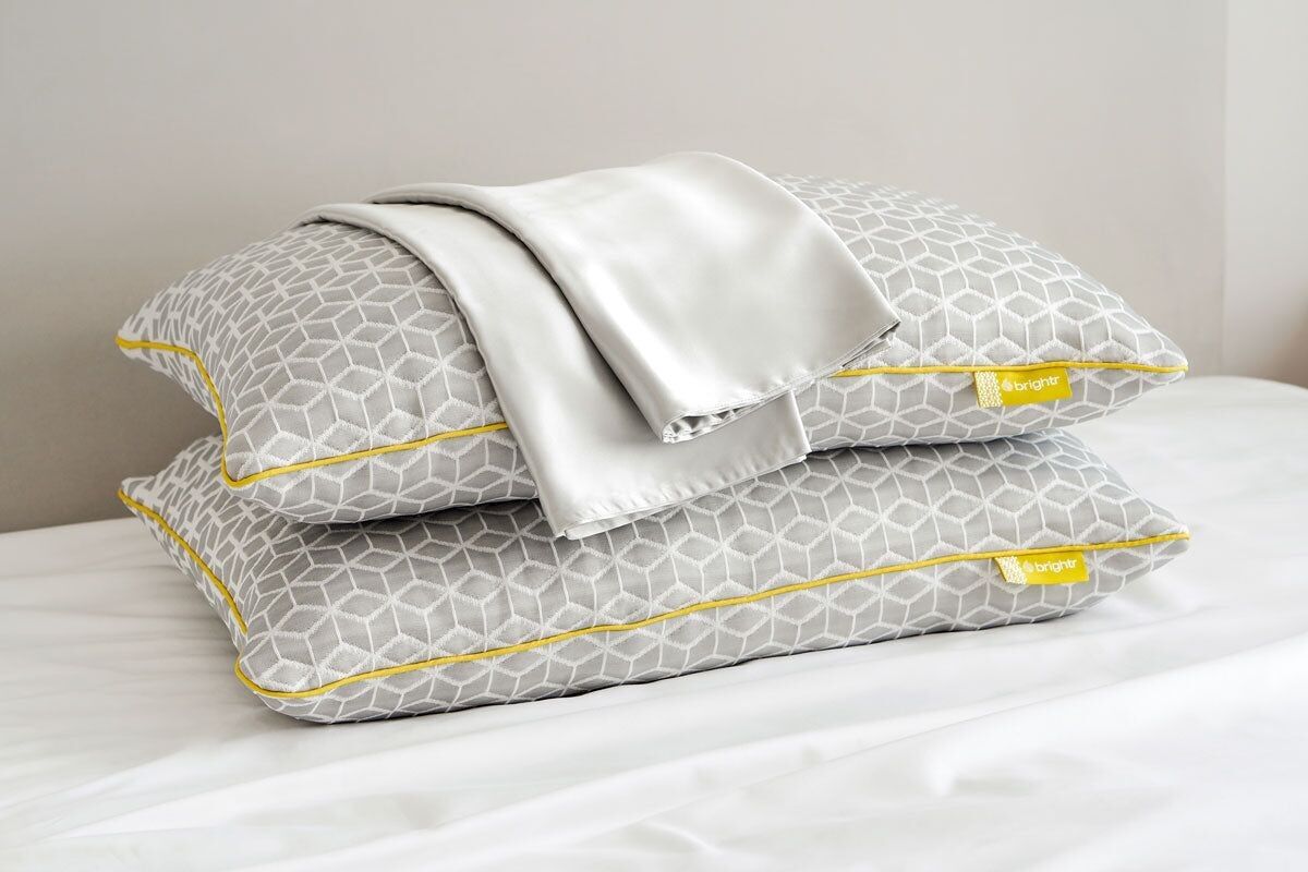 Brightr® Luna pillow & Silk Pillowcase bundle